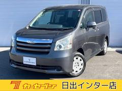 トヨタ　ノア　Ｘ　８人乗り　両側スライドドア　禁煙車