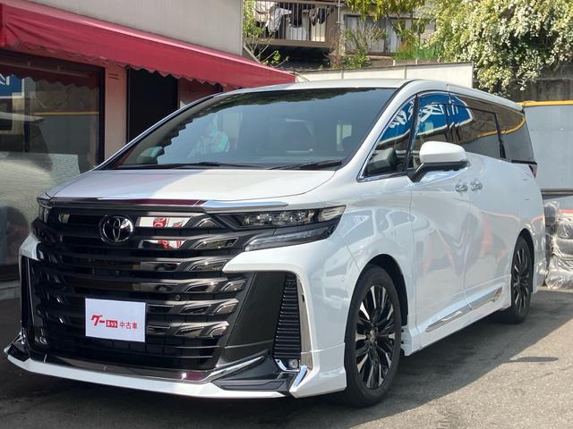 エグゼクティブラウンジ　寒冷地仕様　４ＷＤ　フルモデリスタエアロ　３眼ＬＥＤヘッドランプ　デジタルインナーミラー　１４インチディスプレーオーディオ　ＬＥＤスマートフットライト　スカッフイルミネーション　１４インチ後席モニター