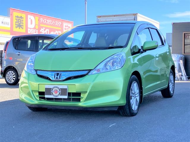 フィットハイブリッド(ホンダ) ナビプレミアムセレクション ハイブリッド ETC バックカメラ ナビ TV オートクルーズコントロール HIDヘッドライト スマートキー 電動格納ミラー シートヒーター CVT 盗難防止システム アルミホイール CD 中古車画像