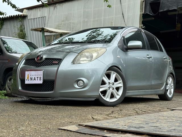 ヴィッツ ＲＳ　純正５速マニュアル　車高調　キーレス　ＣＤ　電動格納ミラー　フォグランプ　バイザー　アルミホイール　プライバシーガラス　リヤスポイラー　ＨＩＤヘッドライト（1枚目）