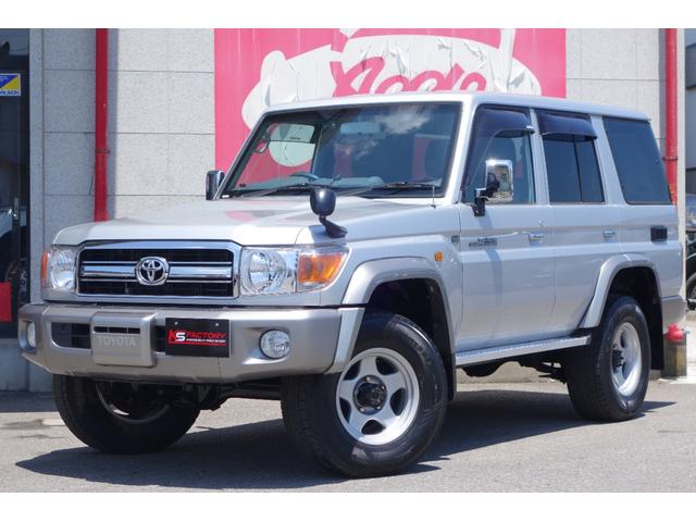 ランドクルーザー70 ゴールド・シルバー系の中古車を探すなら【グー