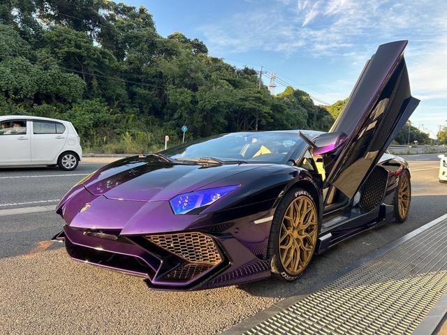 アヴェンタドール LP700-4ロードスターの中古車を探す アヴェンタドール LP700-4ロードスターの中古車を探す