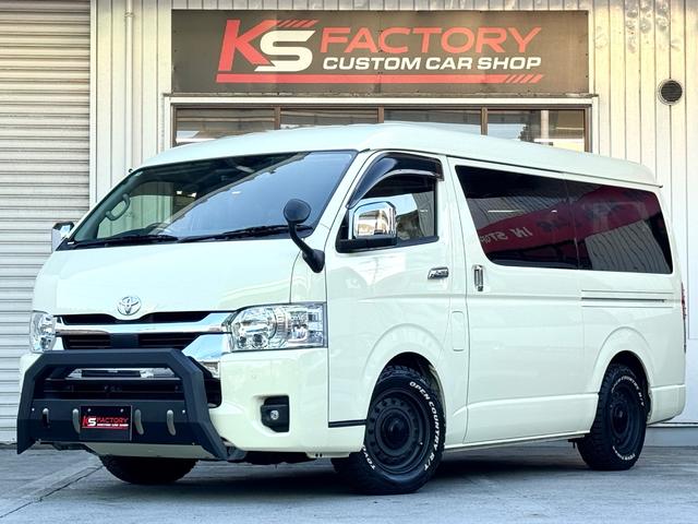 ハイエースワゴン(トヨタ) ＧＬ　ワンオーナー／ベッド／テーブル／床張り／特設ライトイエロー／バンパーガード／ＤＥＥＮコロラド／１６ＡＷ／ＴＯＹＯオープンカントリーＲＴ／フリップダウンモニター／全方位カメラ／中古ハイエースカスタム 中古車画像