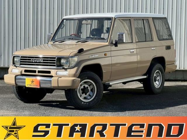 ランドクルーザープラド(トヨタ) ＳＸワイドリミテッド　ディーゼルターボ／クラシックスタイル／サンドベージュツートンカラー／ホワイトルーフ／全塗装済／メッキグリル／背面タイヤ／ホワイトレター／ブラックレザーシートカバー／ディスプレイオーディオ／フルセグＴＶ 中古車画像