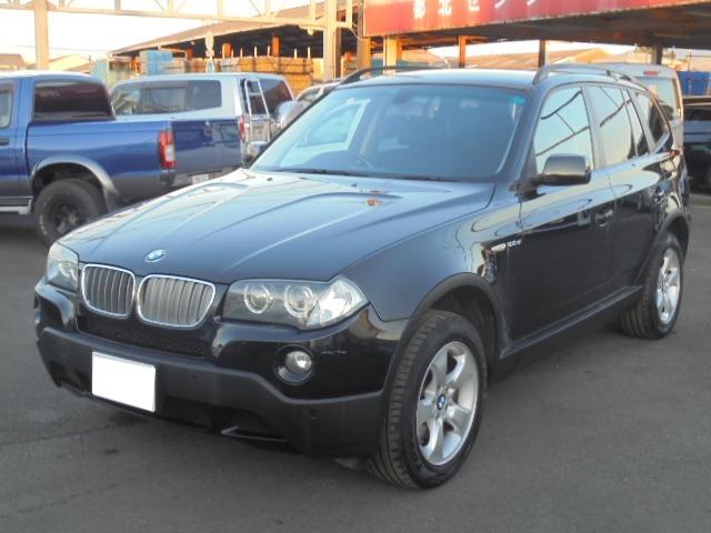 ＢＭＷ Ｘ３ ｘＤｒｉｖｅ　２５ｉ　ディーラー車　右ハンドル　純正ナビ　純正アルミホイール　運転席助手席パワーシート　オートエアコン　４ＷＤ　ルームミラー一体型ＥＴＣ付き　純正キーレス　新車保証書・取説あり　室内ルームクリーニング済