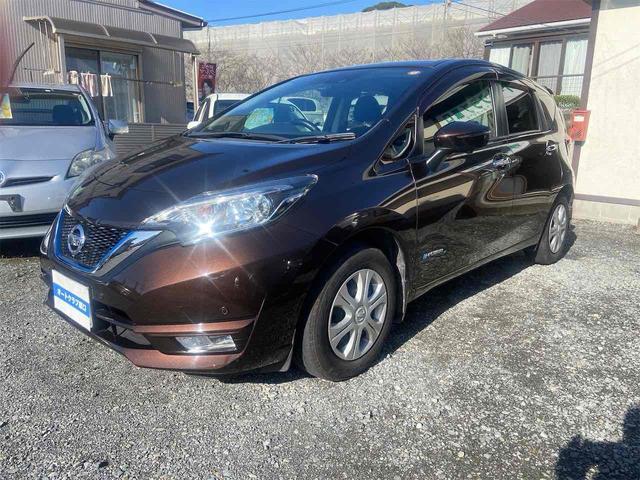 車両周辺をカメラ映像で確認できる機能！全周囲カメラ！ ミュージックプレイヤー接続可　エアコン　パワーステアリング