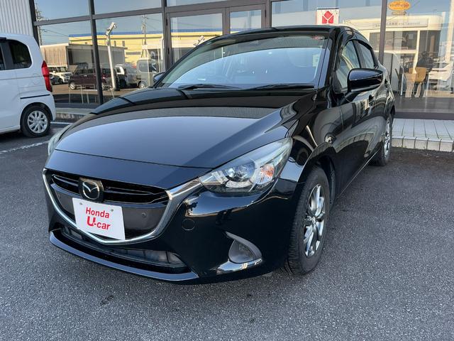 デミオ(マツダ) １３Ｓノーブルクリムゾン　１３Ｓノーブルクリムゾン／前後ドライブレコーダー／１５インチアルミホイール（高輝度塗装）／ＣＤ・ＤＶＤプレーヤー＋地上デジタルＴＶチューナー（フルセグ）／専用シート（レッド千鳥格子）／デジタルミラー 中古車画像