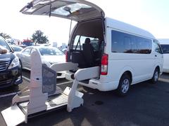 ハイエースバン  福祉車両 4WD ターボ リアリフト付き 車イス2台固定 8人乗り+2台 ストレッチャー固定装置 純正酸素ボンベ固定装置 点滴フック 寒冷地仕様2バッテリー 電動ステップ ドライブレコーダー 中古車画像