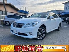 クラウン ロイヤルサルーンi-Four 4WD ETC オートクルーズコントロール バックカメラ ナビ アルミホイール HID AT スマートキー 電動格納ミラー 盗難防止システム パワーシート CD DVD再生 USB 衝突安全ボディ 中古車画像