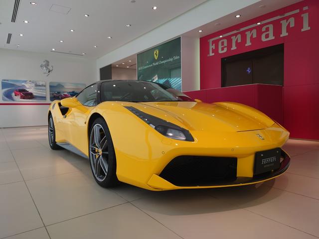 ４８８ＧＴＢ(フェラーリ) ベースグレード　Ｄ車　ＯＰ８３０　２トーンカラー　ダイヤモンドホイール　ＬＥＤカーボンステア　カーボンリアディフューザー 中古車画像