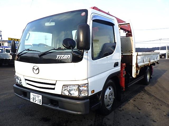 　ユニック製２．９ｔ吊５段クレーン　リアジャッキ付　ラジコン付　積載３，０００ｋｇ　ＭＴ　走行１８３，５４８ｋｍ　車検切れナンバー付