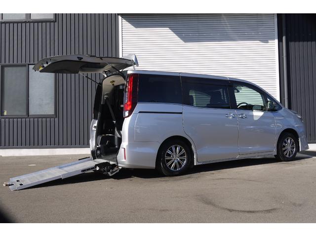 エスクァイア(トヨタ) Ｘｉ　４ＷＤ　セーフティセンス　車いす仕様車スロープタイプ１　車いす固定装置２脚　両側パワースライドドア　フロントクリアランスソナー　Ｂｌｕｅｔｏｏｔｈ対応純正メモリーナビ　左右独立温度調整オートエアコン 中古車画像