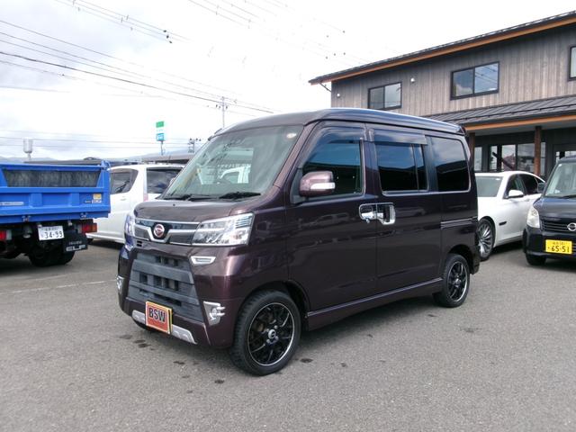 アトレーワゴン(ダイハツ) カスタムターボＲＳリミテッド　ＳＡＩＩＩ　４ＷＤ　スマートアシストＩＩＩ　ナビフルセグＴＶバックカメラ　ＥＴＣ　ドライブレコーダー　ＬＥＤヘッドライト＆フォグランプ　ブルーイルミデイライト　パワースライドドア　オートエアコン　ウッドパネル 中古車画像