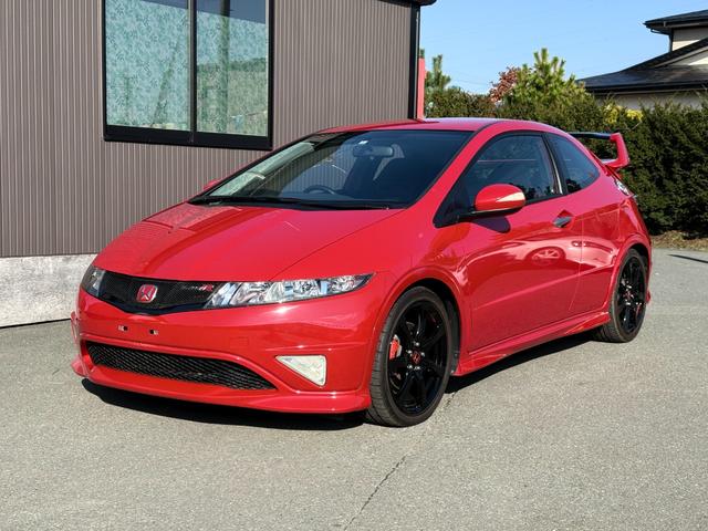 シビック(ホンダ) タイプＲ　ユーロ　シビック／タイプＲユーロ／６速マニアル走行９，１２０ｋｍ／無限リアウィング／２００９年モデルは全国限定２０１０台／直列４気筒ｉ−ＶＴＥＣエンジンを搭載（２０１馬力）を搭載し、６速ＭＴ 中古車画像