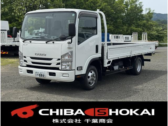 　平ボディ　ワイドロング　積載２，０００ｋｇ　５ＭＴ　４ＷＤ　荷台長３６４ｃｍ幅２０８ｃｍ高３８ｃｍ