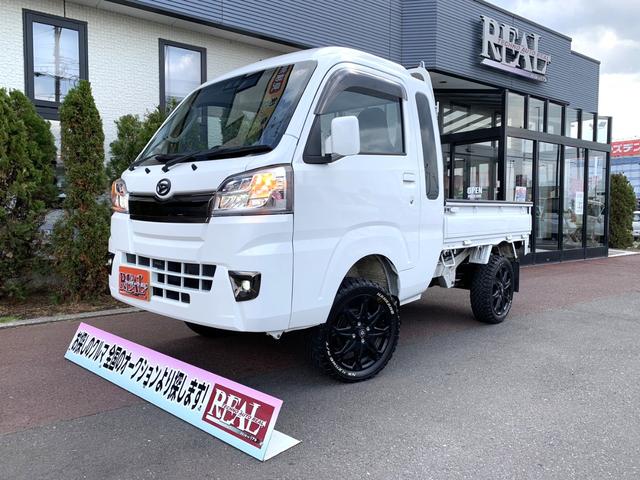 ハイゼットトラック(ダイハツ) ジャンボＳＡＩＩＩｔ　４ＷＤ　リフトアップ　１５インチアルミ＆ゴツゴツタイヤ　Aftermarketテールランプ　ナビ　フルセグＴＶ　Ｂｌｕｅｔｏｏｔｈオーディオ　シートカバー　ＬＥＤヘッド　ＬＥＤフォグ　Ｐセンサー　レーンキープアシスト 中古車画像