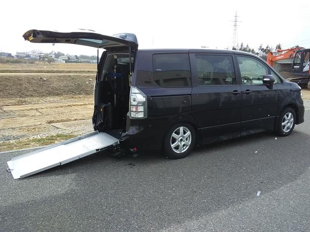 ヴォクシー 　ＺＳウェルキャブ　車いす仕様車タイプ２（1枚目）