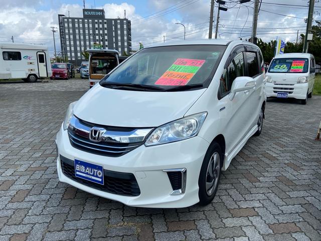 フリードハイブリッド(ホンダ) ハイブリッド　６人乗り　ＨＩＤヘッドライト　ナビ・ＴＶ　Ｂｌｕｅｔｏｏｔｈ　ＤＶＤ再生　バックカメラ 中古車画像