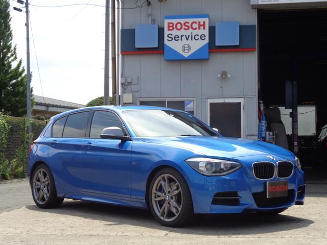 Ｍ１３５ｉ　Ｍ１３５ｉハーマンカードンスピーカー　サンルーフ　純正ＨＤＤナビ　社外ＴＶチューナー　バックカメラ　純正キセノン　パワーシート　シートヒーター　純正１８インチアルミホイール　パドルシフト　スマートキー(1枚目)