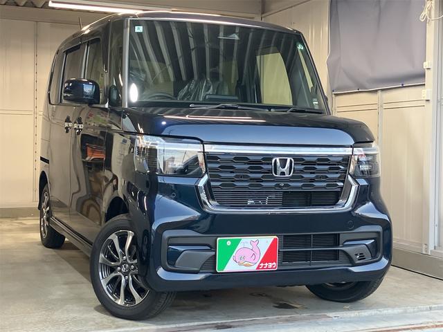 ベースグレード　４ＷＤ　バックカメラ　両側スライド・片側電動　クリアランスソナー　オートクルーズコントロール　衝突被害軽減システム　オートライト　ＬＥＤヘッドランプ　スマートキー　アイドリングストップ　電動格納ミラー