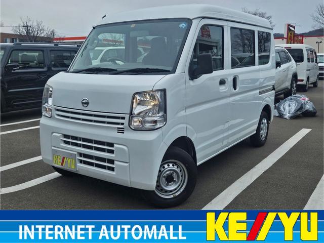 日産 ＮＶ１００クリッパーバン ＤＸ　４ＷＤ　【２ｎｄ発進】【禁煙車】【メモリーナビ】　【走行距離１３，６２０ｋｍ】ＢＬＵＥＴＯＯＨオーディオ／ＳＤ音楽再生／キーレス／スペアキー／２駆４駆切替／ヘッドライトレベライザー／スペアタイヤ／