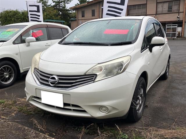 ノート Ｘ　ナビ　ＴＶ　アルミホイール　スマートキー　アイドリングストップ　電動格納ミラー　ＣＶＴ　盗難防止システム　衝突安全ボディ　ＡＢＳ　ＣＤ　ミュージックプレイヤー接続可　エアコン　パワーステアリング（1枚目）