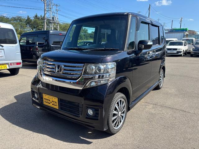 Ｎ−ＢＯＸカスタム(ホンダ) Ｇ・ターボパッケージ　８９６００ｋｍ　４ＷＤ　ギャザズナビ　地デジＴＶ　Ｂｌｕｅｔｏｏｔｈオーディオ　ＣＤ／ＤＶＤ　バックカメラ　ＥＴＣ　プッシュスタート　スマートキー　ＨＩＤヘッドライト　フォグランプ　エンジンスターター 中古車画像