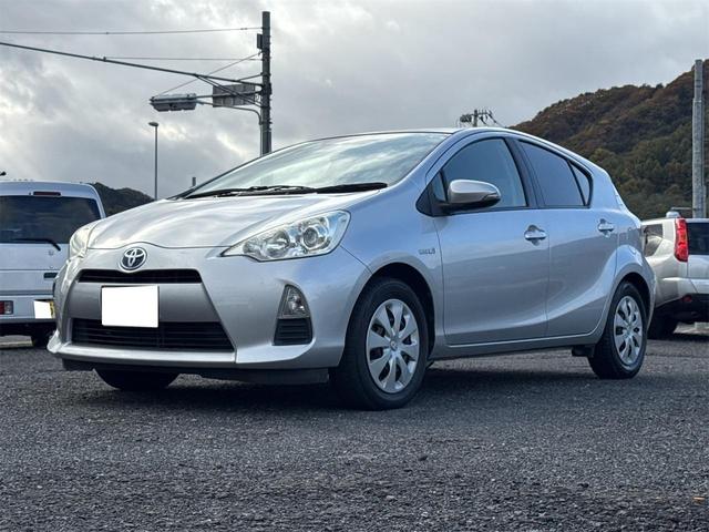 経済的なハイブリット車・アクア入庫