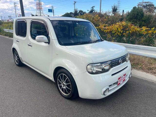 キューブ(日産) １５Ｘ　Ｖセレクション　バックカメラ　ナビ　ＴＶ　オートライト　スマートキー　電動格納ミラー　ベンチシート　ＣＶＴ　アルミホイール　盗難防止システム　衝突安全ボディ　ＡＢＳ　エアコン　パワーステアリング　パワーウィンドウ 中古車画像