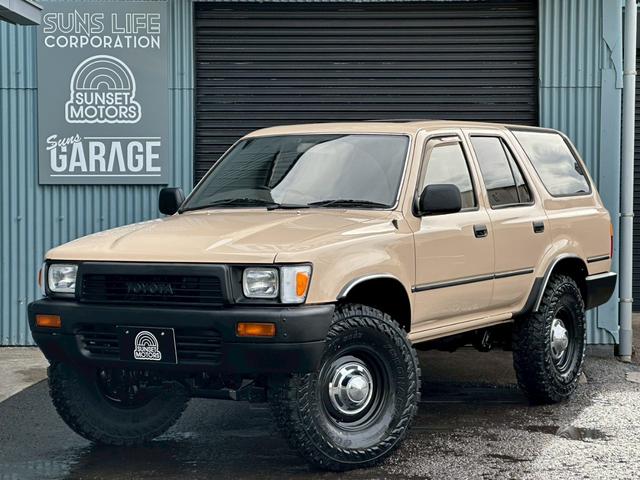 存在感のあるカスタム１３０サーフ　ベージュ／ブラック サンルーフ　新品タイヤホイール　新品コーナーレンズ　メッキアーチモール