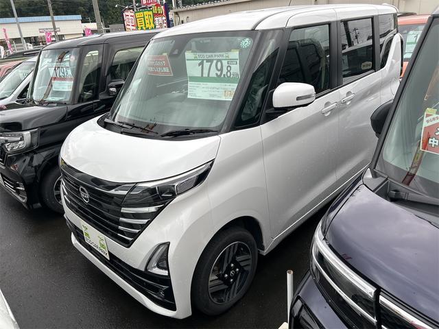 車両周辺をカメラ映像で確認できる機能！全周囲カメラ！ アイドリングストップ　電動格納ミラー　シートヒーター　ベンチシート　ＣＤ