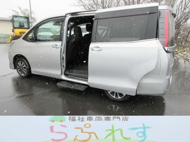 ２．０Ｘｉウェルジョイン　４ＷＤ　７名　オートステップ　両側オートスライドドア　ＥＴＣ　バックカメラ　アイドリングストップ　レーンキープアシスト　手すり　レーンアシスト　ＬＥＤヘッドランプ　三列シート