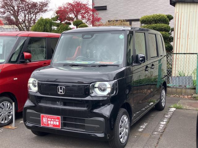 ベースグレード　４ＷＤ　届け出済み未使用車　両側スライド・片側電動　クリアランスソナー　オートクルーズコントロール　衝突被害軽減システム　オートライト　ＬＥＤヘッドランプ　スマートキー　アイドリングストップ