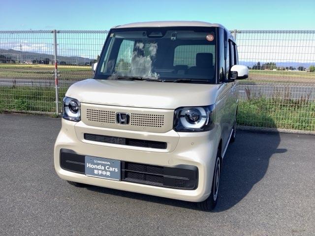 Ｎ－ＢＯＸ ベースグレード　４ＷＤ　ＥＴＣ　ＨｏｎｄａＳＥＮＳＩＮＧ　スマートキー　ＬＥＤ　シートヒーター　クリアランスソナー　メモリーナビ　フルセグ　バックカメラドライブレコーダー（1枚目）