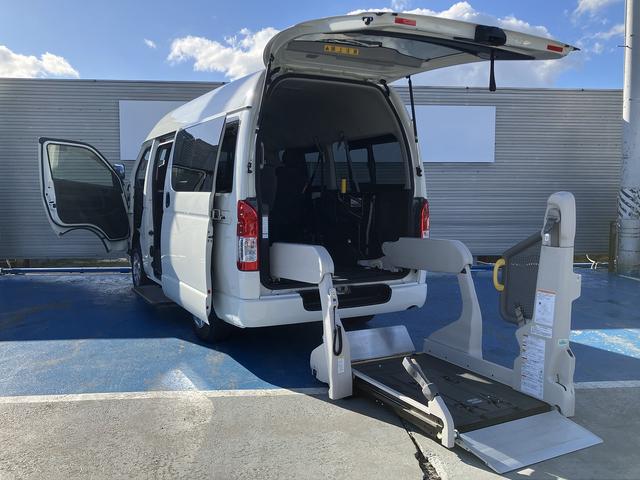 ハイエースバン ウェルキャブBタイプ 4WD ディーゼルターボ トヨタセーフティセンス 車いす用固定装置2基 リモコン付き電動スイングアームリフト オートステップ 手摺り 社外SDナビ バックカメラ ドライブレコーダー ETC キーレス(1枚目)