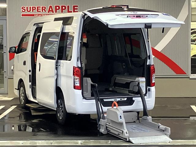 ４ＷＤ　Ｄターボ　車いす用固定装置２基　リヤリフト 電動ステップ　手摺り　３６０度カメラ　社外ナビ・ＴＶ　ＥＴＣ　エンスタ