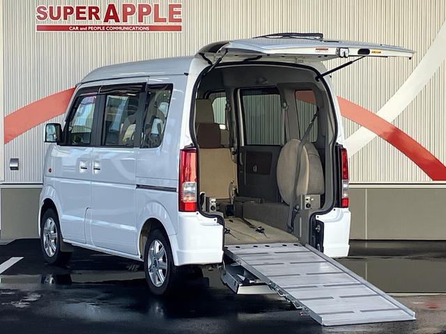 エブリイワゴン(スズキ) 車いす移動車　後部電動固定　リヤシート付　パートタイム４ＷＤ　車いす用スロープ　電動ウインチ　可倒式リヤシート　シートヒーター　リヤヒーター　ＬＥＤヘッドライト　AftermarketＡＷ　純正オーディオ　キーレス 中古車画像