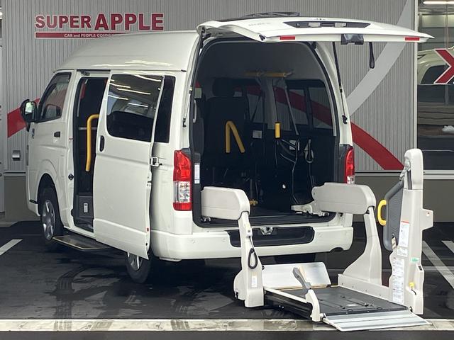 ４ＷＤ　車いす用固定装置２基　リヤアームリフト オートステップ　手摺り　電動ドア　バックカメラ　純正ナビ・ＴＶ・ドラレコ