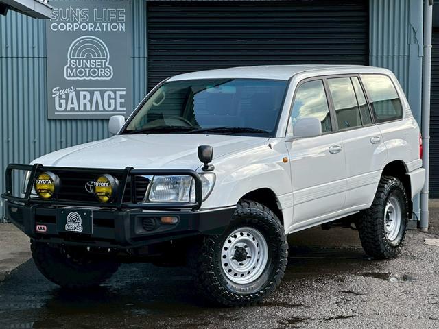 ランドクルーザー１００ ＶＸ　前期ディーゼルターボ４ＷＤ　ＫＥＥＰＳＬＡＮＴ新品リフトアップＫＩＴ新品ＭＴタイヤ＆新品純正ホイール新品ＡＲＢバンパー新品バッテリー（1枚目）