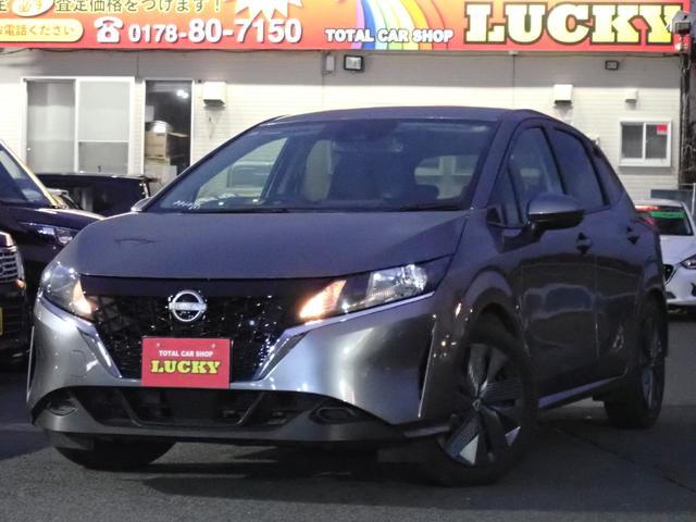 ノート(日産) Ｘ　ＦＯＵＲ　４ＷＤ　ナビ　バックカメラ　Ｂｌｕｅｔｏｏｔｈ　前ドライブレコーダー　シートヒーター　ＥＴＣ 中古車画像