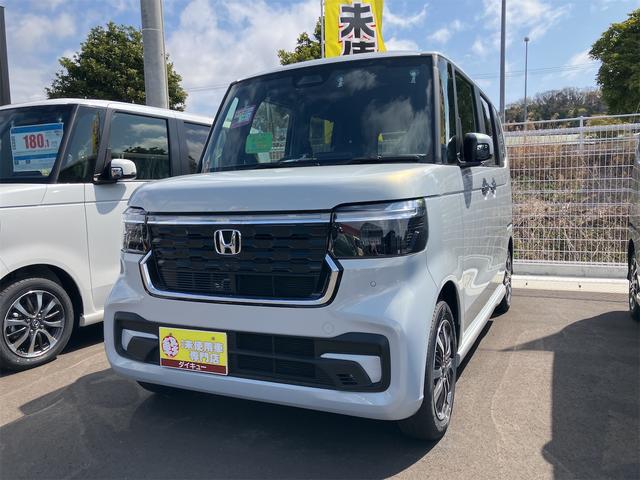 ベースグレード　届け出済み未使用車　バックカメラ　両側スライド・片側電動　クリアランスソナー　オートクルーズコントロール　レーンアシスト　衝突被害軽減システム　オートライト　ＬＥＤヘッドランプ　スマートキー
