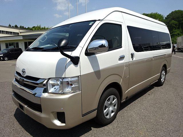 グランドキャビン　【Ｔ７２５８】Ｒ１年式　４ＷＤ　１０人乗り　実走行１３．３万ＫＭ　パワースライドドア　プッシュスタート　キーレス　基本装備　運転席ＳＲＳエアバッグ　　ＡＢＳ　オートスライドドア　バックカメラ　ＥＴＣ
