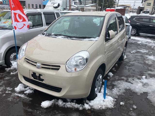 Ｘ　クツロギ　４ＷＤ　アルミホイール　スマートキー　電動格納ミラー　ＣＶＴ　盗難防止システム　衝突安全ボディ　ベンチシート　ＡＢＳ　ＥＳＣ　ＣＤ　エアコン　パワーステアリング　パワーウィンドウ