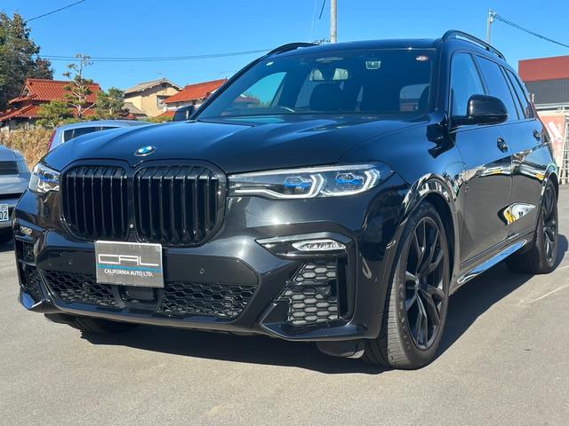 ＢＭＷ Ｘ７ Ｍ５０ｉ　ウェルネス＆セレクトＰＫＧ　禁煙車　４ＷＤ　黒革シート　サンルーフ　パワーシート　　ＯＰ２２　６人乗り　ＡＷ　ＥＴＣ　ＨＤＤナビ　全周囲カメラ　フルセグＴＶ　Ｂｌｕｅｔｏｏｔｈ　後席モニター