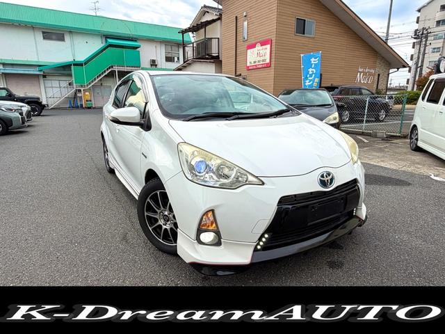 カッコ良くカスタムされた大人なアクア入庫致しました！ 低燃費で経済的！小回りも抜群！内装も豪華なので最後まで是非閲覧下さい！