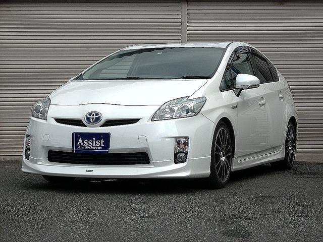 S ハイブリッド車 アイドリングストップ CVT ローダウン エアロ CD 15インチアルミホイール スマートキー セキュリティ 横滑り防止機能(1枚目)