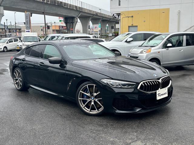 Ｍ８５０ｉ　ｘＤｒｉｖｅ　グランクーペ　パノラマサンルーフ・赤革コンビシート・シートヒーター・純正ナビＴＶ・バウワース　アンド　ウィルキンススピーカー・オートトランク・トップビューカメラ・レーダー探知機・純正ドライヴレコーダー