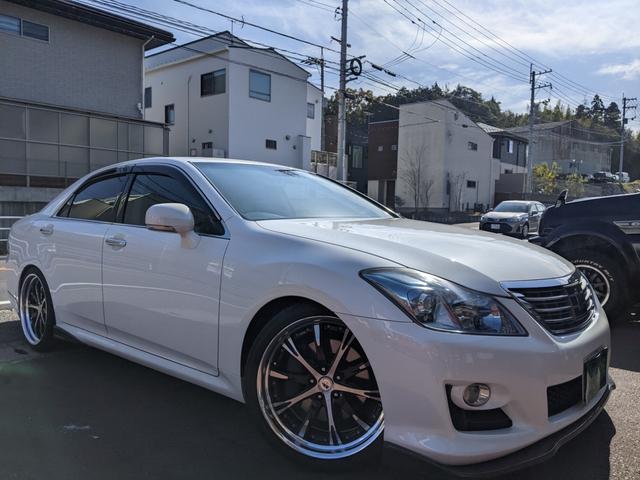 トヨタ クラウンハイブリッド ベースグレード　エアロ／車高調／ＷＯＲＫ段リム２０ＡＷ／ナビ／Ｂカメラ／ＥＴＣ／ＴＶ／パワーシート／黒革シート