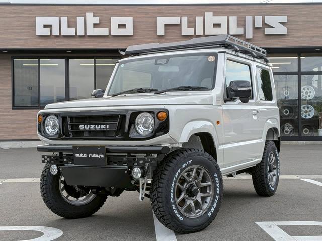 ジムニー ＸＣ　届出済未使用車　４型最終モデル　リフトアップ　ルーフラック付き　２２グリル　トーヨーオープンカントリーホワイトレタータイヤ　カスタム車　オートルビーズ仕様（1枚目）