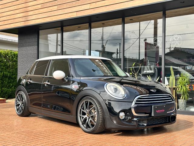ＭＩＮＩ(ミニ) クーパーＳ　ＢＢＳＲＩ−Ａ１８インチ　ＫＷDampers　レムスマフラー　ユニオンジャックテールランプ　サイドウィンカー　シートカバー　セルスターレーダー　ドラレコ　ツートンルーフミラー　車検２年付 中古車画像